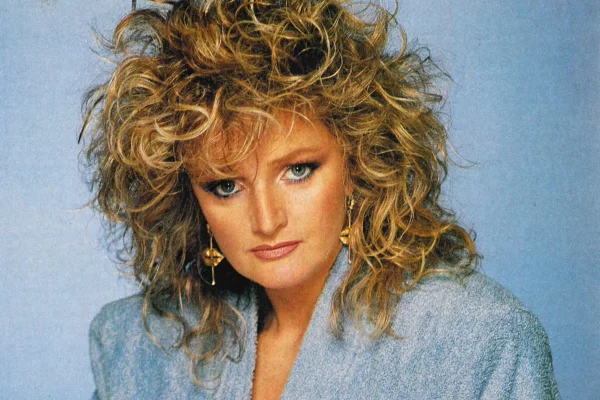 Bonnie Tyler morre aos 75 anos: relembre a trajetória da voz inesquecível de "Total Eclipse of the Heart" bonnie tyler